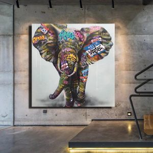 A-353 תמונה של פיל בשילוב גרפיטי וצבעים