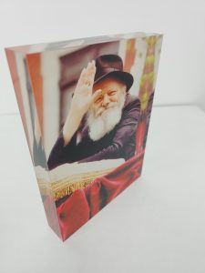 בלוק סטורי של הרבי מליובאוויטש מחייך