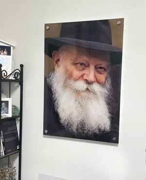 350 – תמונת פנים מיוחדת של הרבי מליובאוויטש על קנבס או זכוכית