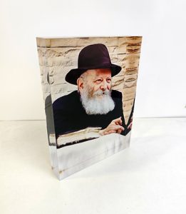 בלוק סטורי של הרבי מחייך