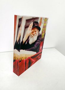 בלוק אקרילי של הרבי מחייך בל"ג בעומר