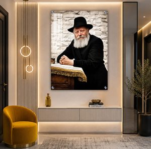 219 – תמונה של הרבי מליובאוויטש נשען על הסטנדר המפורסם