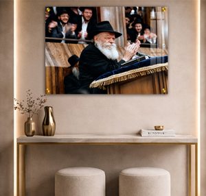 269 – תמונה של הרבי מליובאוויטש מוחא כפיים בהתוועדות