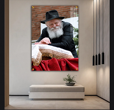 תמונה של הרבי מליובאוויטש מחייך