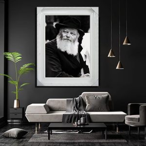 369 – תמונה מיוחדת של הרבי מליובאוויטש מביט הצידה בשחור לבן