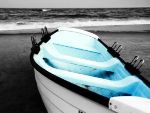 V-542 סירה על החוף