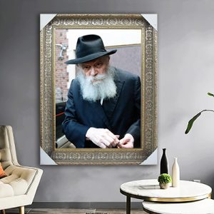 452 – תמונה של הרבי מליובאוויטש מחזיק מטבע צדקה