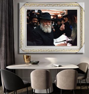 842 – תמונה של הרבי בהתוועדות