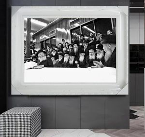 846 – תמונה של הרבי בהתוועדות שחור לבן