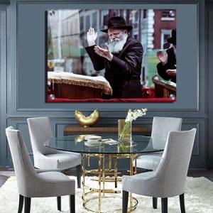 257 – תמונה של הרבי מליובאוויטש מוחא כפיים