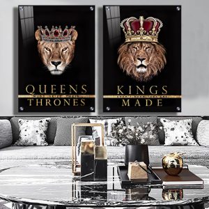 T-8 זוג ציורים של אריה ולביאה עם כתר וכיתוב באנגלית