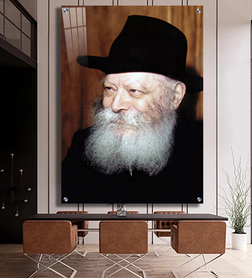 743 - תמונה של הרבי מחייך