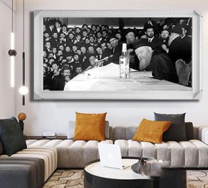 797 – תמונה מלבנית של הרבי בהתוועדות שחור לבן