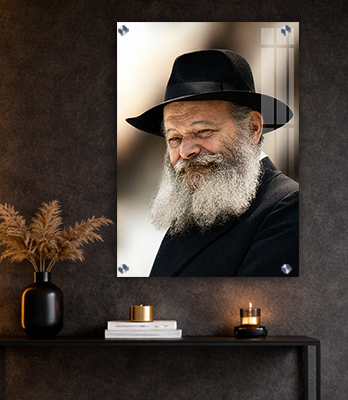 תמונה של הרבי מליובאוויטש מחייך בצעירותו