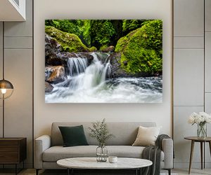 V-67 – תמונת נוף עוצמתית של זרימת מים בנהר