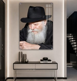 535 – תמונה של הרבי מליובאוויטש מחייך על זכוכית או קנבס
