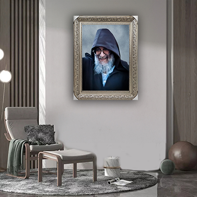 1321 - תמונה נדירה של רבי אלעזר אבוחצירא מחייך, בסיטואציה טבעית ומרגשת. חיוך רחב שמכניס אור, רוך וקירבה אמיתית לחלל.