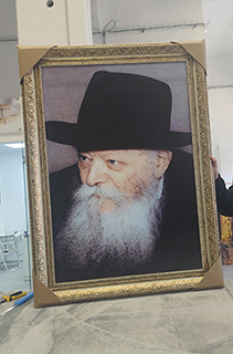 333 – תמונת פנים של הרבי מליובאוויטש על קנבס או זכוכית מחוסמת