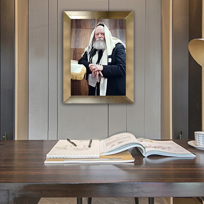 תמונה של הרבי הרבי מכוסה בטלית