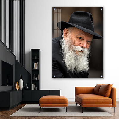 תמונה של הרבי מליובאוויטש המשדרת עוצמה רוחנית ומבט מיוחד המחבר לערכים חסידיים.