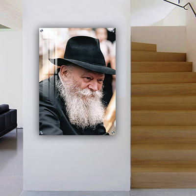 תמונה של הרבי מחייך