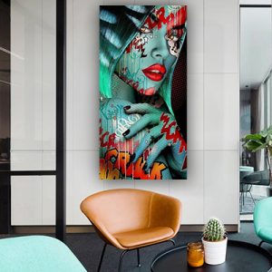 W-4 – ציור גרפיטי צבעוני של אישה להדפסה על קנבס או זכוכית מחוסמת