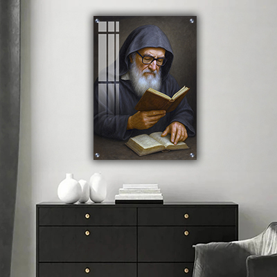 רבי אלעזר אבוחצירא מחזיק ספר תורה ומתפלל