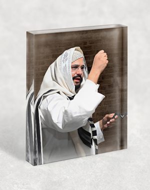 6119 – בלוק אקרילי עם תמונה של הינוקא (הרב שלמה יהודה בארי )