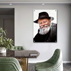 925 – ציור ריאליסטי של הרבי מליובאוויטש מחייך על קנבס או זכוכית