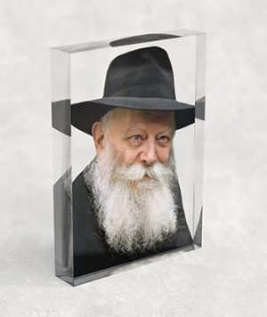 350 – תמונת פנים של הרבי מליובאוויטש על רקע שקוף על זכוכית