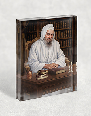 בלוק זכוכית אקרילי עם ציור של בבא סאלי יושב סביב שולחן עם ספרי תורה