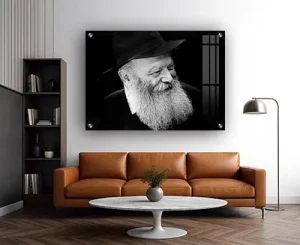 432 – תמונה של הרבי מחייך על זכוכית או קנבס בשחור לבן