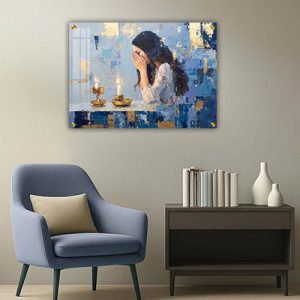 3042 – ציור מודרני של אישה מתפללת ומדליקה נרות שבת