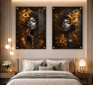 T-90 זוג תמונות של נשים בסגנון מודרני עם פרחים בזהב על זכוכית או קנבס