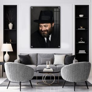 217 – תמונה של הרבי מלובביץ' מחייך בצעירותו