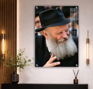 222 – תמונת פנים של הרבי מחייך על קנבס, זכוכית או פרספקס