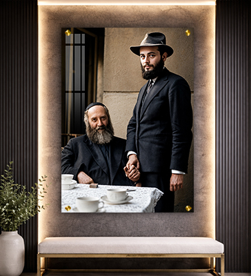תמונה של הרבי מליובאוויטש בצעירותו מחזיק את ידו של אדמו"ר הריי"צ