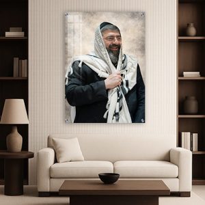 6455 – תמונה של הרב אייל עמרמי מחייך להדפסה על קנבס, זכוכית או פרספקס