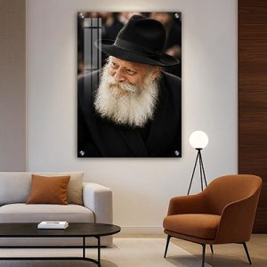 829 – תמונה של הרבי מחייך על זכוכית או קנבס