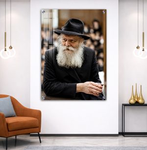 363 – תמונה של הרבי מליובאוויטש מחזיק כוס ברכה על זכוכית או קנבס