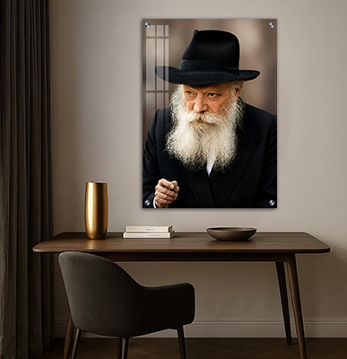תמונה של הרבי מליובאוויטש מחזיק מטבע צדקה