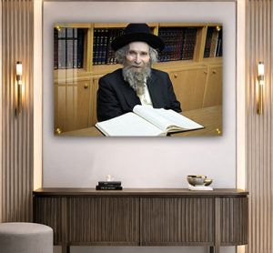 5113 – תמונה של הרב אהרן יהודה לייב שטיינמן מחייך להדפסה