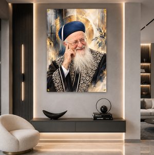 1608 – תמונה של הרב מרדכי אליהו מחייך על רקע אבסטרקט אמנותי